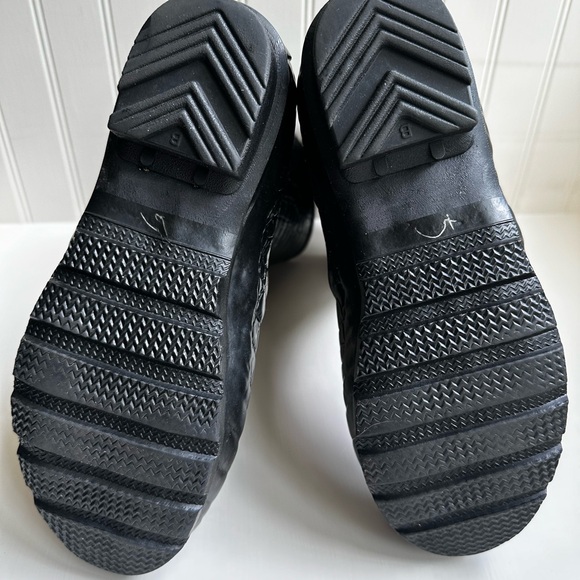 Hunter & Jimmy Choo Crocodile Embossed Rubber Rain Boots Black Size 8M - Picture 8 of 8